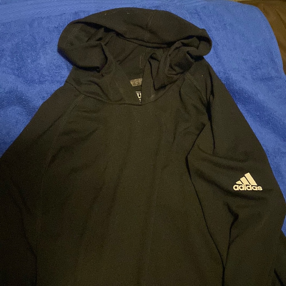 Black light weight pullover